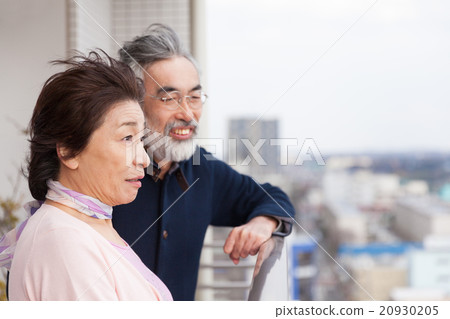 Fashionable · stylish senior couple image 20930205