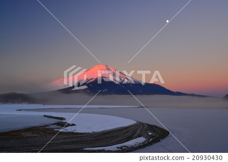 Moon and Red Mt. Fuji from Yamanakako 20930430