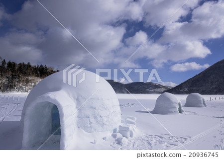 Tower lake in the winter season 20936745