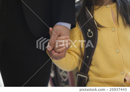 A daughter connecting hands with her father 20937443