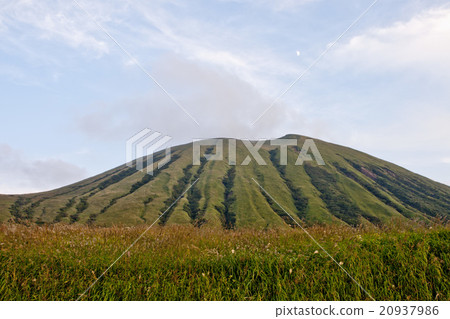 從阿蘇全景線俯瞰阿蘇山火山 從阿蘇全景線俯瞰阿蘇山火山 20937986