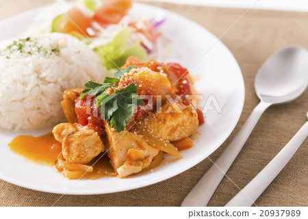 在蕃茄午餐板材烹調的雞 20937989