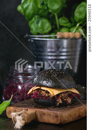 Black burger with stews 20940518