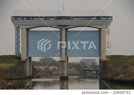 Flooded water with connecting windows 20940781