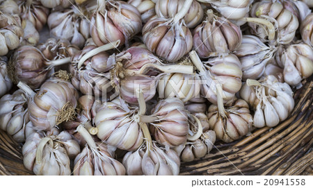 fresh garlics in a market 20941558