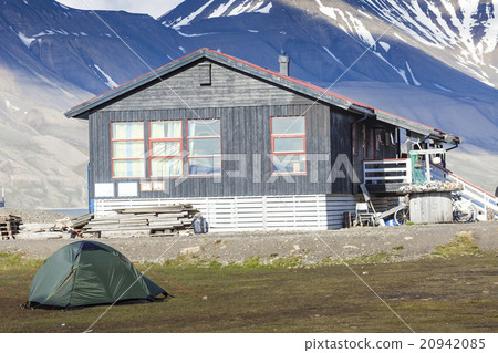 Beautiful scenic view of Longyearbyen  20942085