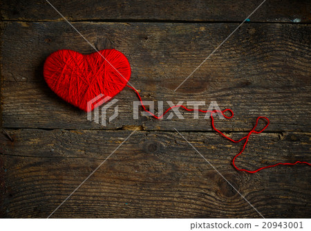 Red heart shape made from wool on old shabby wooden background 20943001