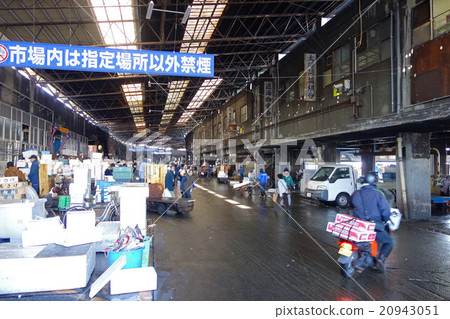 Former Tsukiji Market (shipping place of fishery wholesaler sales floor) 20943051