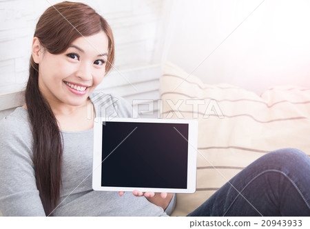 smile woman hold digital tablet smile woman hold digital tablet 20943933
