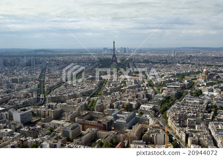 The city skyline at daytime. Paris, France 20944072