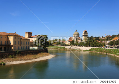 Verona panorama Adige 20944205