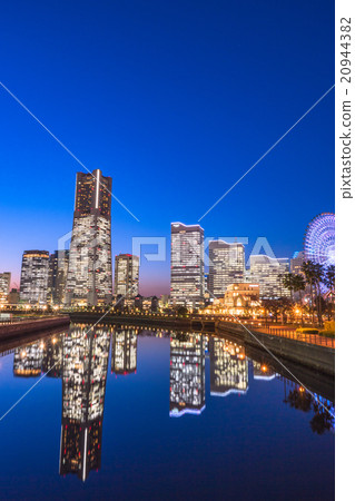 [Yokohama] Night view of Minatomirai and Twilight 20944382