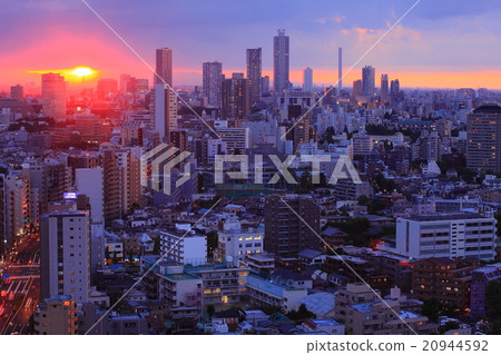 Ikebukuro Fukutoshin在日落時 20944592