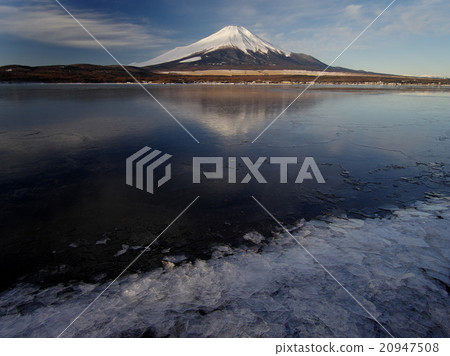 Mount Fuji in winter Yamanaka Mount Fuji in winter Yamanaka 20947508