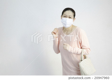 乾草熱過敏櫃檯面具中年的女性購物 20947960