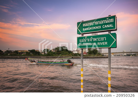 Long-tail boats travel in Bangkok Long-tail boats travel in Bangkok 20950326