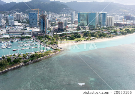 Ala Moana Yacht Harbor and Ala Moana Beach Park 20953196