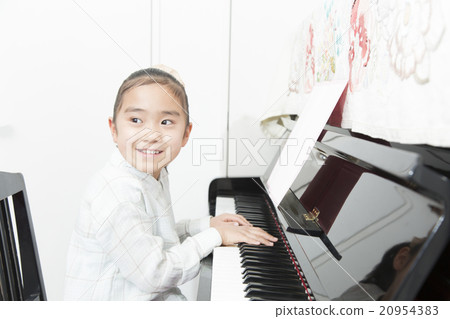 Girl playing the piano Piano Girl elementary school hobby Lesson Practice lesson 20954383