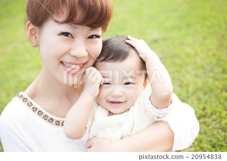 母親和女兒和外面 母親和女兒和外面 20954838