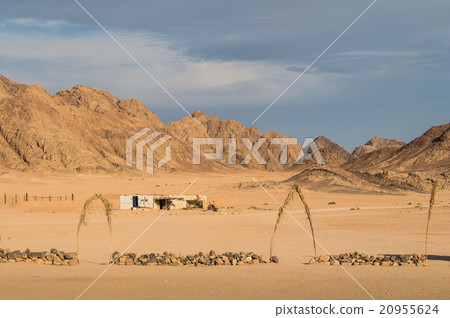 Egyptian desert and mountains Egyptian desert and mountains 20955624