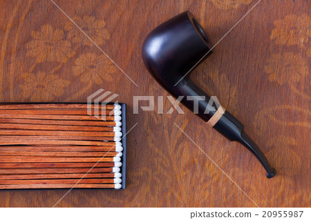 Luxury tobacco pipe on wooden desk 20955987