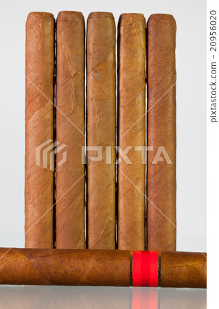 Different cigars on a  glass desk 20956020