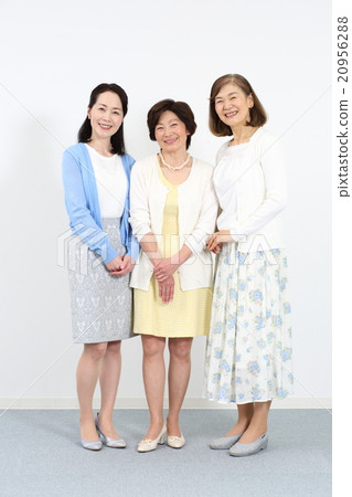 活躍的高級（微笑） 20956288