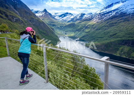 Nature photographer 20959311