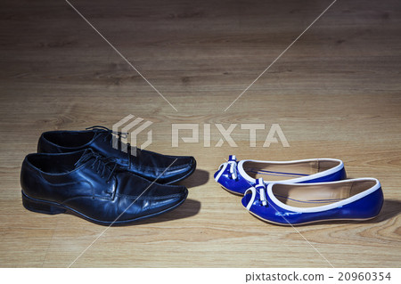women's and men's shoes 20960354