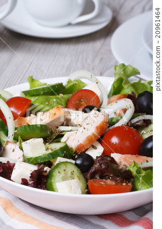 fresh salad with chicken breast and vegetables 20961464