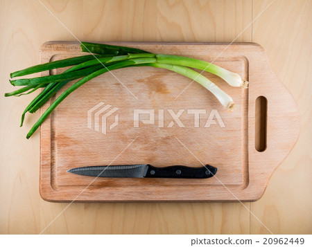 Bunch onion on wooden board with knife, copyspace 20962449