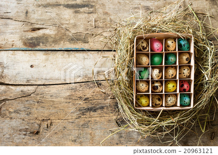 Easter wood background with brushed eggs in nest Easter wood background with brushed eggs in nest 20963121