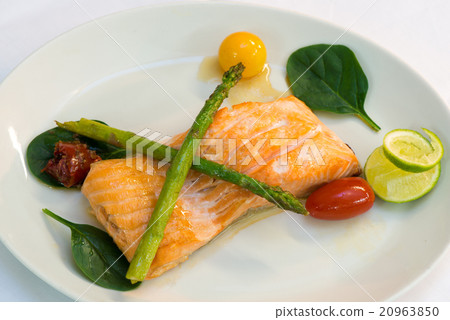 Salmon fillet with vegetables Salmon fillet with vegetables 20963850