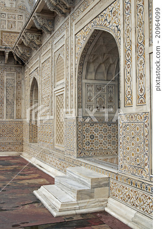 Ornate Islamic Tomb Ornate Islamic Tomb 20964099