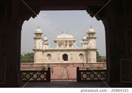 Ornate Islamic Tomb Ornate Islamic Tomb 20964101