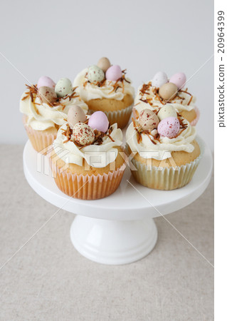 Homemade Easter eggs cupcakes 20964399