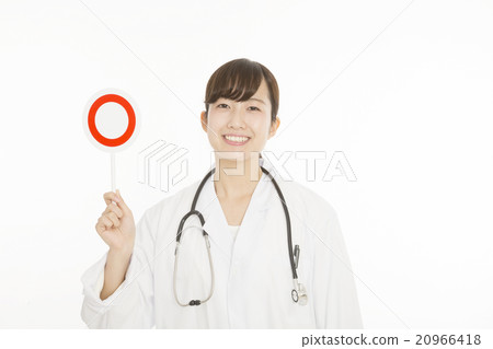 發出○相機眼線白背的女醫生 20966418