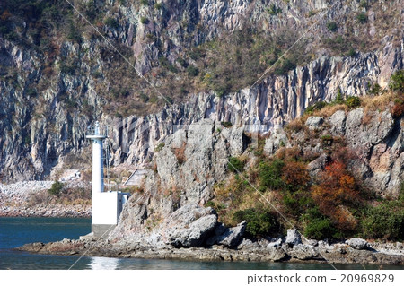 Shingu island lighthouse and quay Shingu island lighthouse and quay 20969829