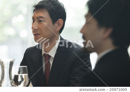 一個吃晚飯的男人 一個吃晚飯的男人 20971009