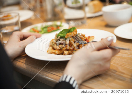 Italian lunch 20971025