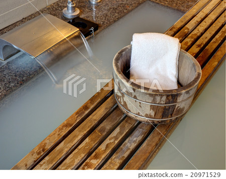 Bath bucket with a towel  20971529