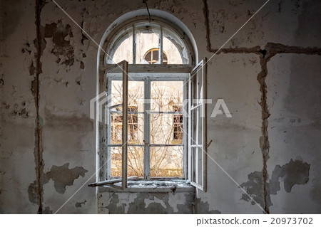 Abandoned house interior Abandoned house interior 20973702