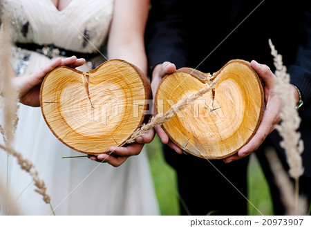 Bride and groom Bride and groom 20973907