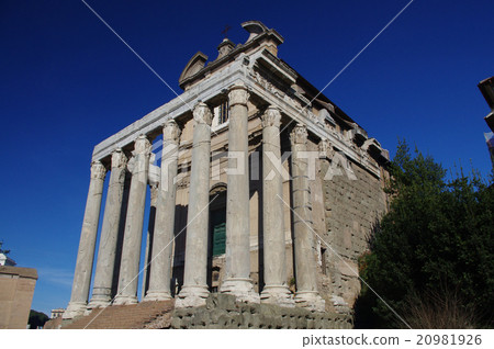 Ruins of Italian Roman Forum Antoninus Pius and Temple of Faustina 20981926