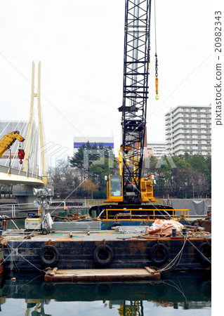 A ship carrying a crane car on the Keihin canal 20982343