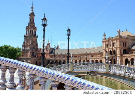 square of Spain with bridge, Sevilla, Spain 20982508
