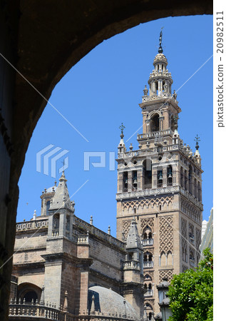 Detail of La Giralda Tower in Sevilla Detail of La Giralda Tower in Sevilla 20982511