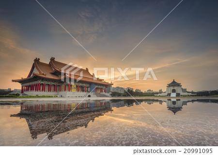 Chiang Kai-shek Memorial Hall with blue sky, Taipe 20991095