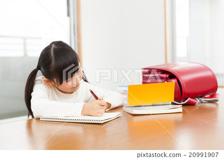在家學習的小學女孩 20991907
