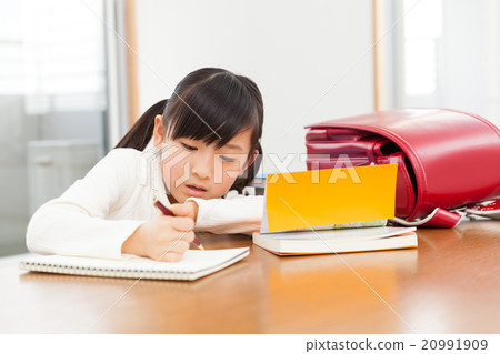 在家學習的小學女孩 20991909